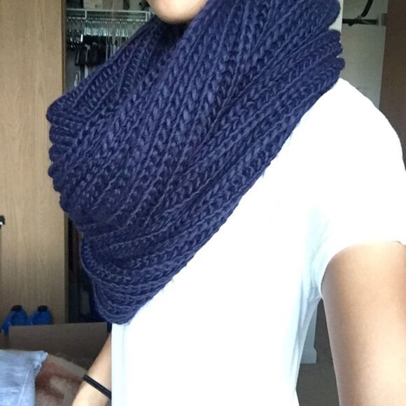 F21 Navy Giant Knit Circle Scarf - Picture 3 of 3
